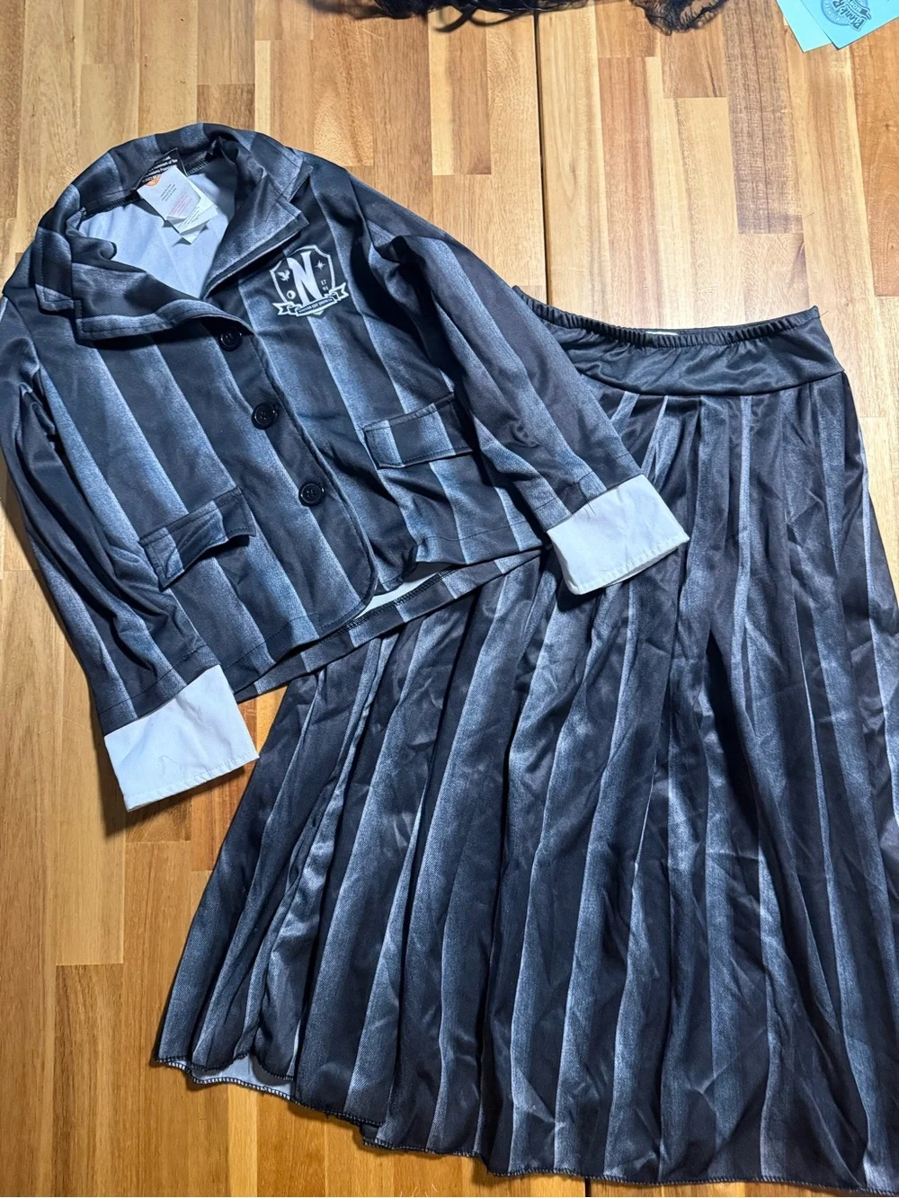 Rubies black pleated